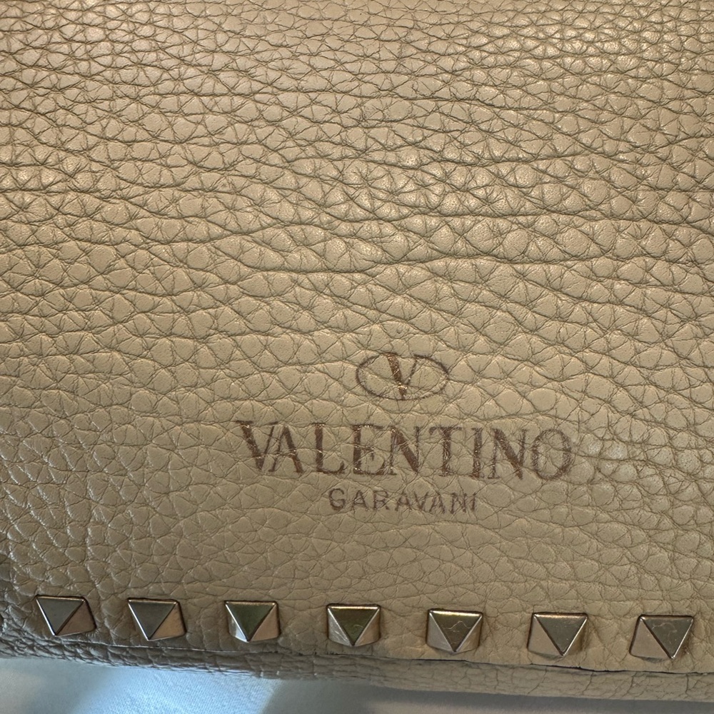 Authentic Valentino Garavani Rockstud pebbled leather bag - Picture 10 of 16